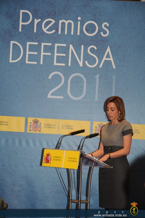 La ministra señaló que estos premios "nos ayudan a conocer mejor el mundo de la seguridad y la defensa"